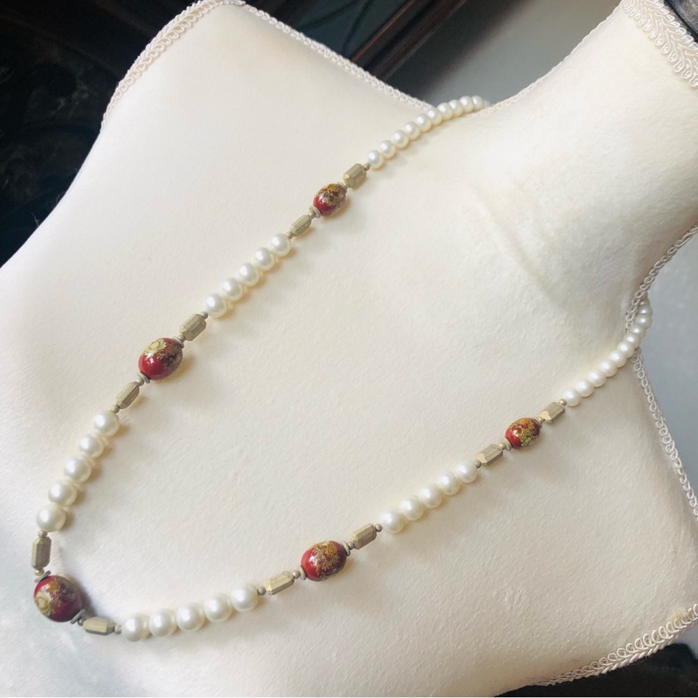 Vintage oval cloisonné white pearl bead necklace